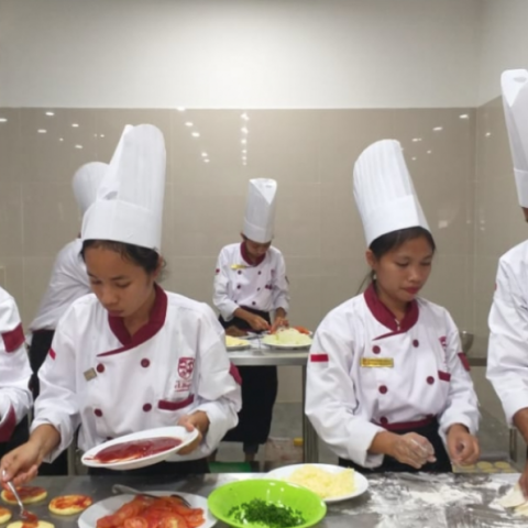 D-III students in the Hospitality Study Program carry out Pattiseri 1 activities