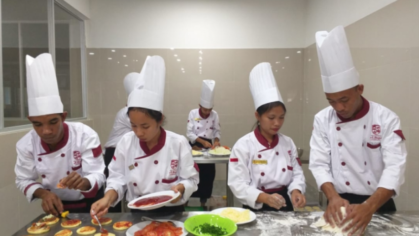 D-III students in the Hospitality Study Program carry out Pattiseri 1 activities